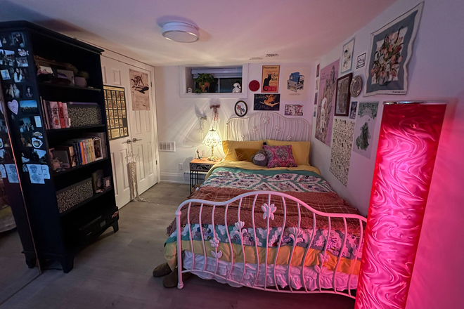 Bedroom - Super cute furnished bedroom in the Annex all utilities incl