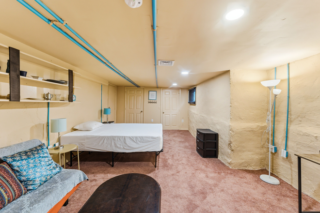 Bedroom - All utilities, WiFi & parking included—steps to Brown, Wayland Sq & Fox Point dining spots! Apartments