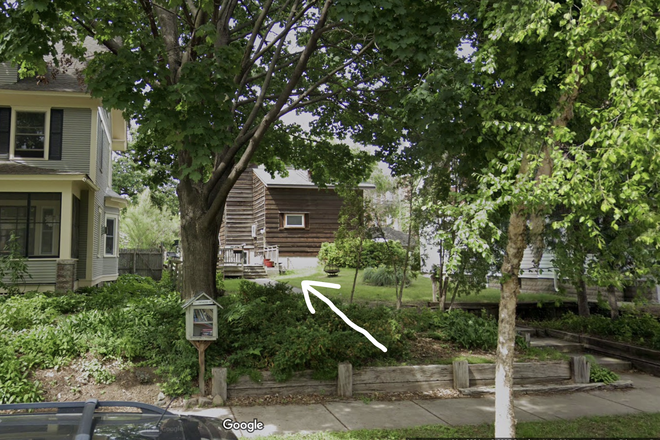 Outside: Front - UNDER $600 A MONTH - Summer Bedroom Sublease - 1965 Lincoln Ave