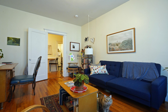 1 - AUG 2026 - Fantastic Comm Ave 2 Bed with 1 Bath. Easy MBTA Access, No Broker Fee! Apartments
