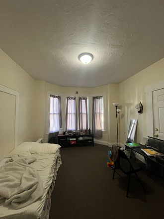 available bedroom - Private Room near T Station