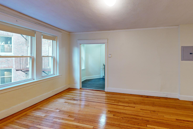 Visit [web address removed] - Large studio with renovated kitchen and dishwasher, in Brighton Apartments