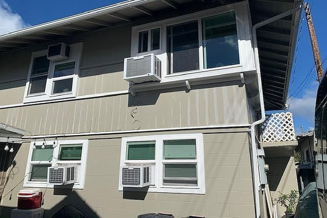 Front - Looking for 2 chill roommates to share this nice townhome! My instagram is cory_casqueiro
