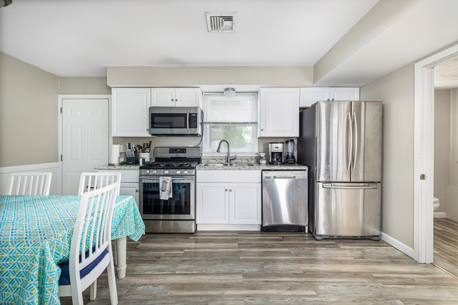 Kitchen - **SPECIAL PRICE** Steps from Beach - 3 Bd/1.5Ba Duplex