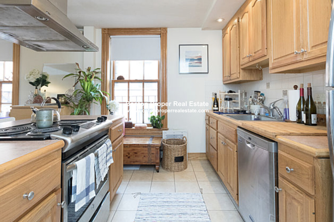 a - BEAUTIFUL, GREAT PRICE, AND NO BROKER FEE Apartments