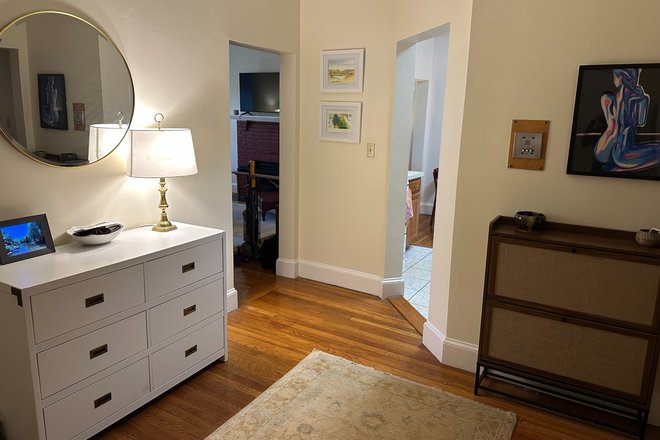 Entryway - Summer Sublet-- Beautifully Furnished 800+ Sq. Ft. 1BR overlooking Harvard Yard Apartments