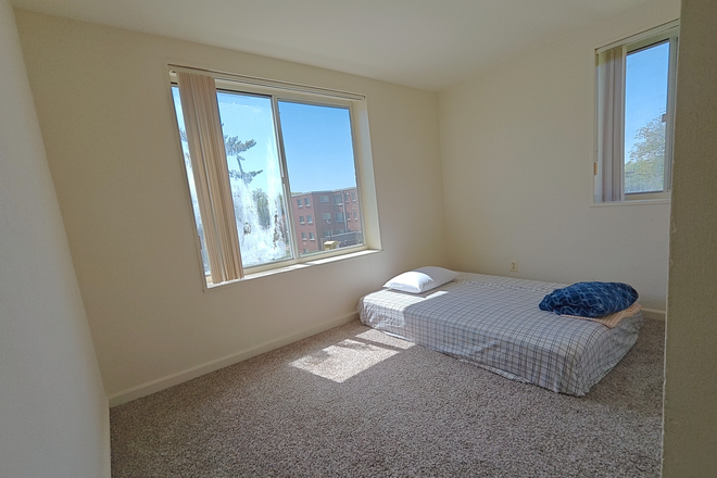 Private room - Summer Sublet at Graduate Hills (May 21 – August 16, 2025)