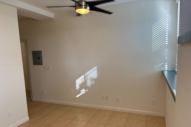 bedroom - Manoa Manor Apartments