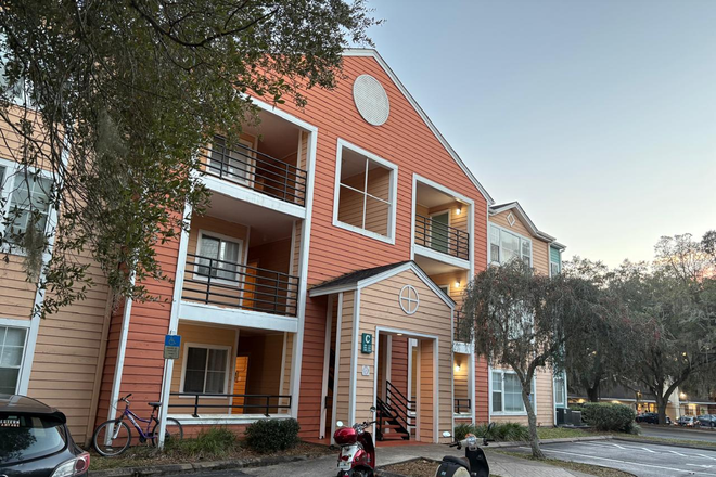 Building - University Commons Apartments