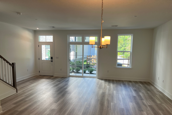 Living Room - Rooms in shared 2BR thome-Donatello Dr-Princeton