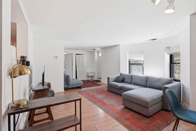 Living room area - GARDEN LEVEL 2 BED GAINSBOROUGH ST **NO FEE**PATIO 09/01 CLOSE TO NU Apartments