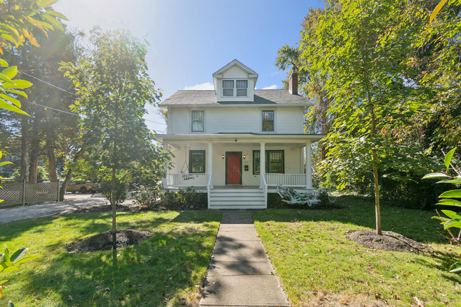 front of house - Prime Oldtown Location for the 2025 year House