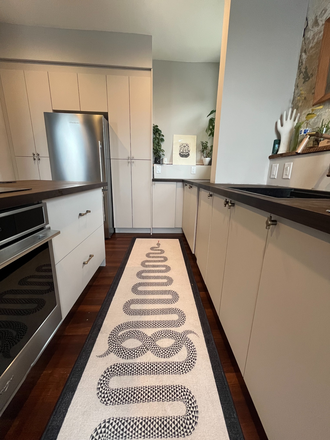 kitchen - Furnished Apartment Close to UC Campus
