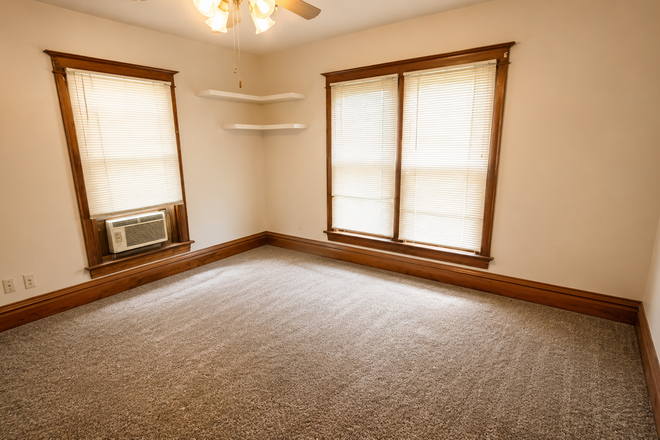 109 Fowler Private Bedroom 1 - Room Available Very Near Campus House