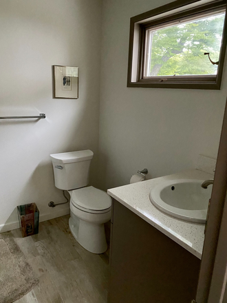 bathroom w/ shower - Granny flat in the village