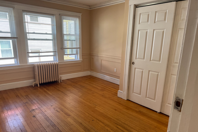 . - HOT LISTING!! HUGE 6 BED AVAIL 7/29/2027!! Apartments