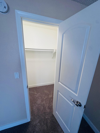 Closet - La Veta Grand Apartments