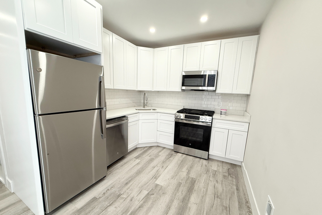 Kitchen - Newly Renovated 4 Bed 3.5 Bath Duplex Apartment - Cawfield St