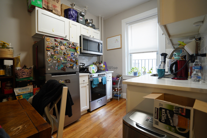 Kitchen - Great Brighton Studio's Available NOW, JAN & FEB | H/HW inc | NO FEE! Apartments