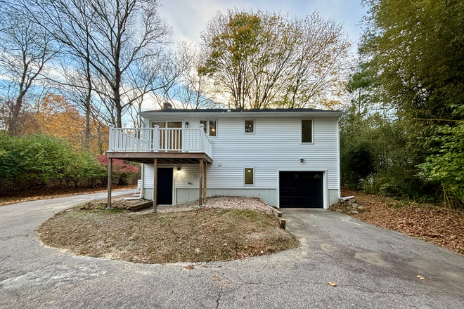 back of the house - Brand new renovation/house minutes from URI