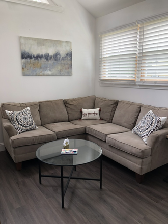 Living Room - 3 Bed 2 Bath Modern Cottage w Laundry, Parking near URI House