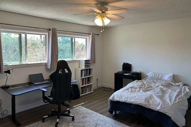 your bedroom - Large master bedroom with private bath House