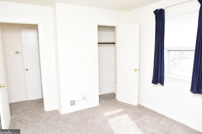 bedroom 1 - 1 mile from Campus Apt. A, , 4BR, 2FB, free FIOS, Washer Dyer In unit.  Nice