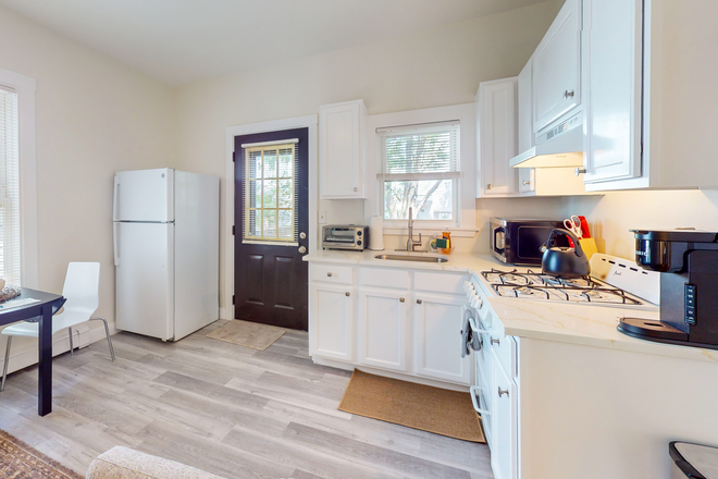 Kitchen - HEW241 Mit/Harvard, Central Sq, 2 room studio w/ Porch Apartments