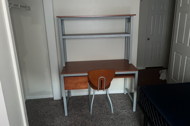 bedroom - Crossing Place Apartments