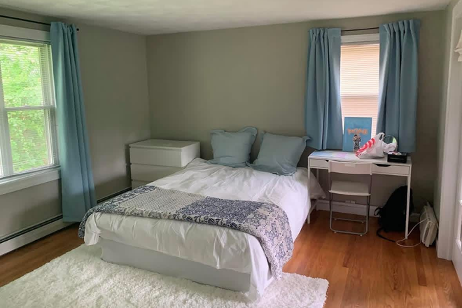 A bedroom for sublet - Two rooms available in neighborhood close to campus