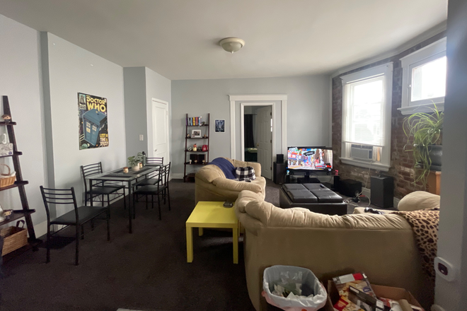 Living room furnished - Boutique 2bedroom Apartments Block from campus