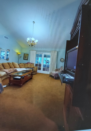 Livingroom - Close to bus stop and walking/biking distance from UCR House