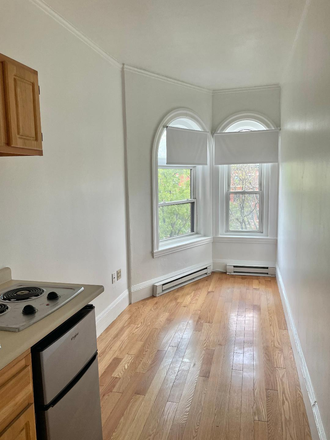 STUDIO - NO BROKER FEE! COMFY STUDIO AT 1061 BEACON STREET, BROOKLINE AVAILABLE SEPTEMBER 1, 2025