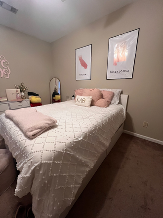 Bedroom - Room in top-floor unit very close to campus Duplex