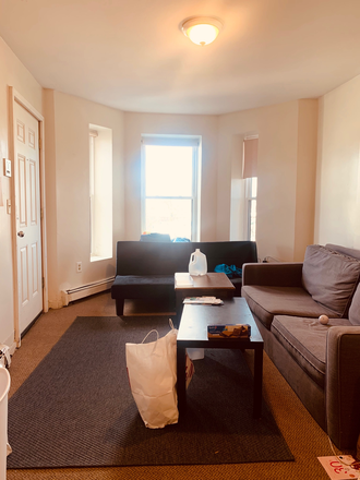 Living room - Excellent 3 bedroom apartment located on Hammond St!!