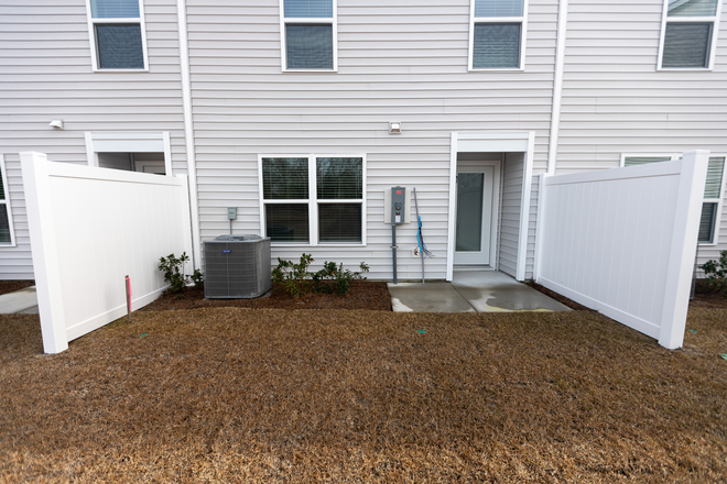 Exterior - Brand new 3B 2.5BA townhome move-in ready! $800 per room/students encouraged to apply