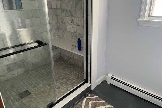 Master Bathroom 1st floor - Narragansett House