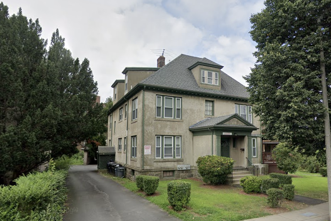 Duplex - Duplex 1500 a month 4 Bedroom, 2 Bathroom, Kitchen, Living Room, Close to Campus