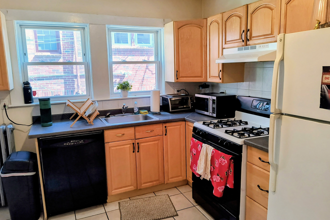 Kitchen - AVAILABLE JANUARY 2026 ~INDIVIDUAL ROOMS~~42 Kirkwood House