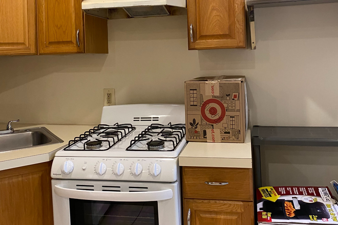 Kitchen - 1 Bedroom Available in a Close to Campus 2 Bedroom Apartment