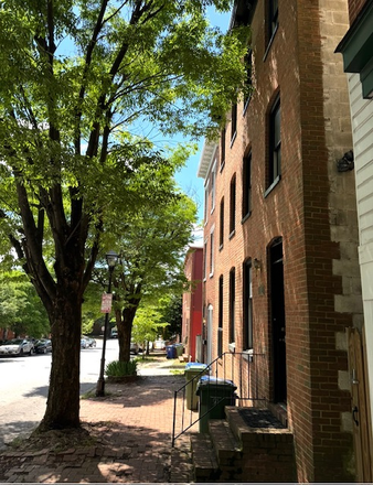 House front - 102 Scott St ( 4 rooms for rent)