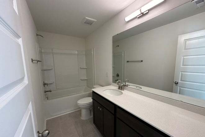 Shared Bathroom - Fully Furnished Townhouse Rental in Chapel Hill!