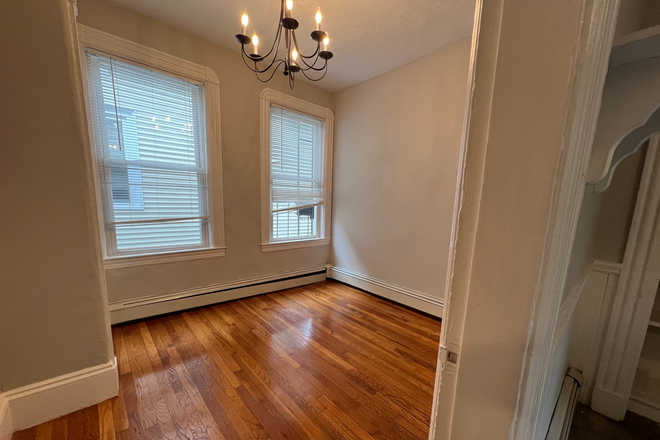 1 - AVAIL NOW?Central Sq. 2bed?Water Includ?Pets Allowed?Laundry