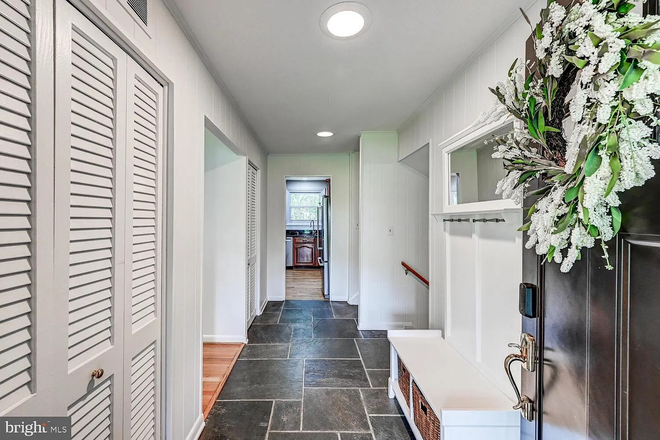 Entryway - Spacious Rooms, Modern Comforts and Homely Ambiance - Suburban Bliss in Lutherville - Timonium