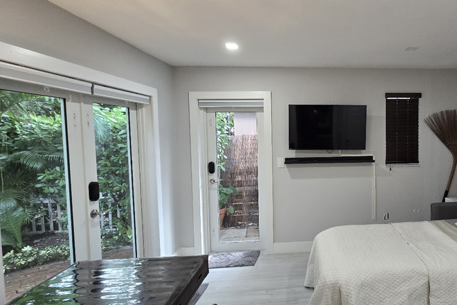 Living Area - Please text for faster response, MARCEL 305.297.0719