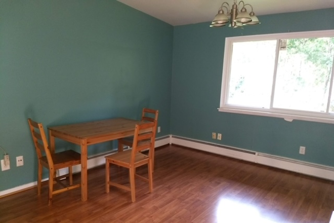 living room - Walk to Campus/Grocery/Cafe, Year 2026-2027, Free Parking/Laundry Apartments