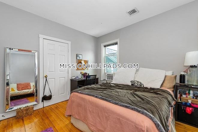 Bedroom - New 2026 Listing! NO BROKER FEE! 5 Bed 2 Bath Apartment on Hillside St. in Mission Hill!