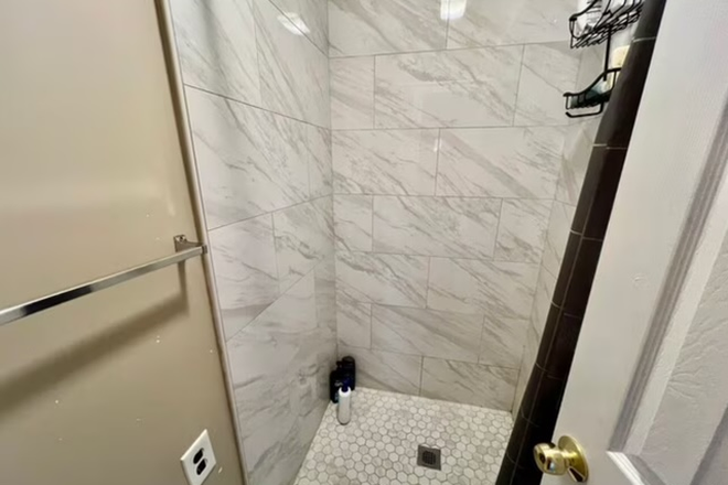 Shower - Off Campus House Near Boston College