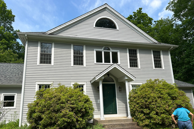 outside view of front of house - 27 Boulder Lane
