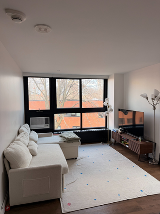 Living room with tv and sofa - 2B/1B Soldiers Field Park Apartment on HBS Campus